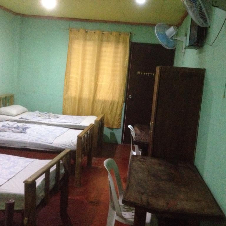 Dhayne Pension Puerto Princesa Szoba fotó